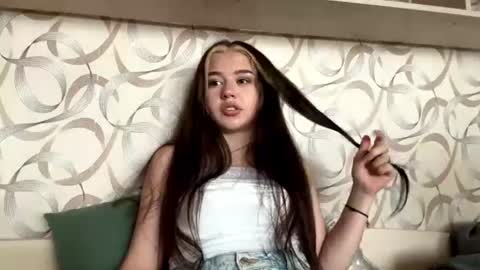 Mia online show from August 13, 3:48 pm