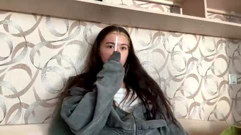 Mia online show from August 15, 2:32 pm