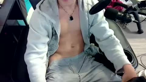 skrogdog online show from July 15, 11:49 pm