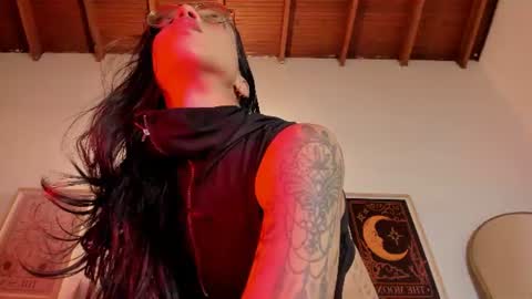 sky_caroline online show from August 7, 9:59 pm