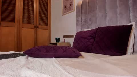 sky_caroline online show from August 12, 12:57 am