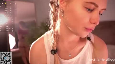 Skye online show from August 5, 5:22 pm