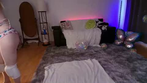 Skye Watson online show from August 1, 7:53 pm