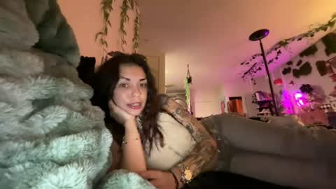 skylarsvault online show from August 11, 5:42 am