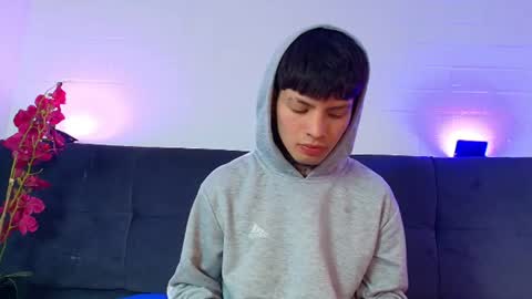 skylen_snow online show from July 7, 3:10 am