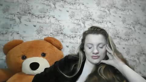 Skyler online show from April 4, 6:48 pm