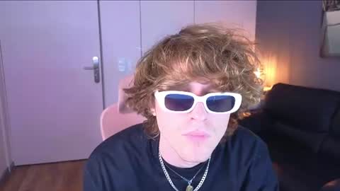 skyveyr online show from July 29, 12:01 pm