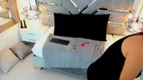 slut_milf_ online show from August 5, 7:23 pm