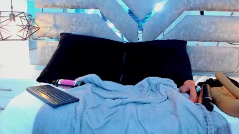 slut_milf_ online show from August 5, 10:52 pm