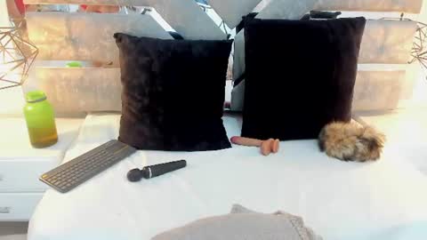 slut_milf_ online show from August 12, 8:00 pm