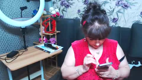 slutihmami online show from August 15, 5:06 pm