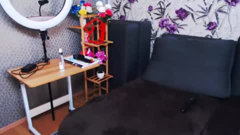 slutihmami online show from August 16, 7:34 am