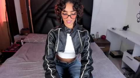 slutty_venus7 online show from July 14, 6:30 pm