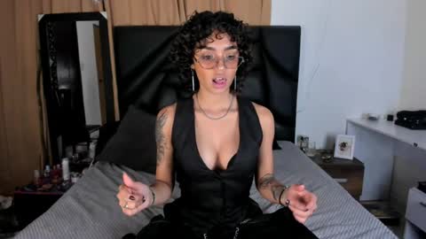 slutty_venus7 online show from July 25, 12:47 am