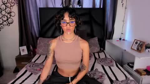 slutty_venus7 online show from August 2, 9:44 pm