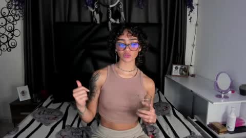 slutty_venus7 online show from August 5, 11:25 pm