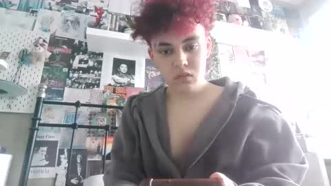 sluttyfemtwinky online show from February 19, 8:28 pm