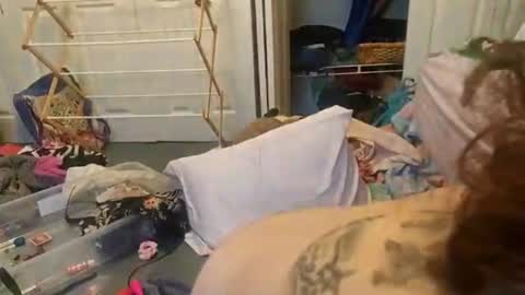 SluttySuzie17 online show from August 9, 9:27 pm