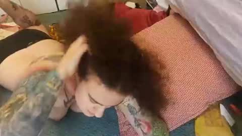 SluttySuzie17 online show from August 10, 6:09 pm