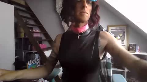 sluttytoy83 it online show from April 29, 3:03 pm
