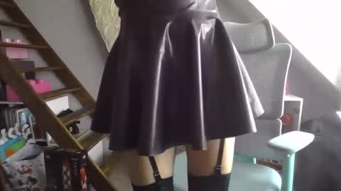 sluttytoy83 it online show from August 6, 2:49 pm