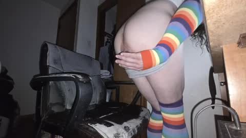 sluttywolfboi online show from April 3, 7:05 am