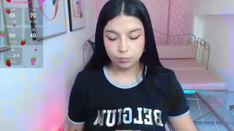 small_naugthy online show from August 8, 4:40 pm