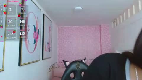 small_naugthy online show from August 8, 6:52 pm