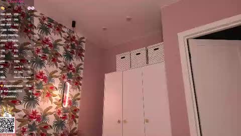 Elizabeth online show from August 3, 3:24 am