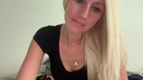 smexxii93 online show from August 6, 7:35 pm