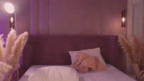 Mia online show from August 7, 12:21 am
