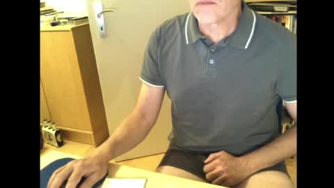 sneaxfreund online show from May 16, 11:38 pm