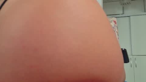 snow_flakee online show from August 15, 6:39 am