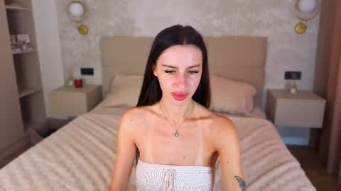 snow_whiteeex online show from July 15, 1:23 pm