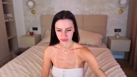 snow_whiteeex online show from July 15, 2:40 pm