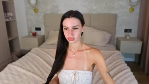 snow_whiteeex online show from July 15, 4:30 pm