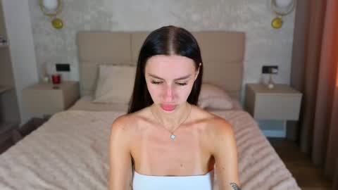 snow_whiteeex online show from August 6, 3:11 pm