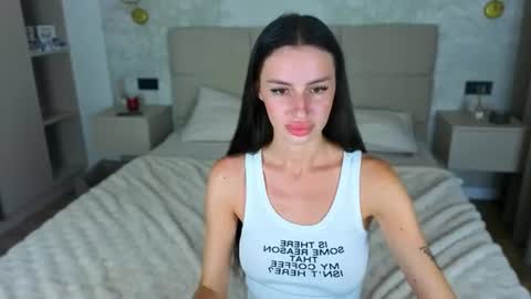 snow_whiteeex online show from August 9, 9:05 pm