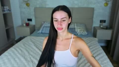 snow_whiteeex online show from August 12, 9:39 pm