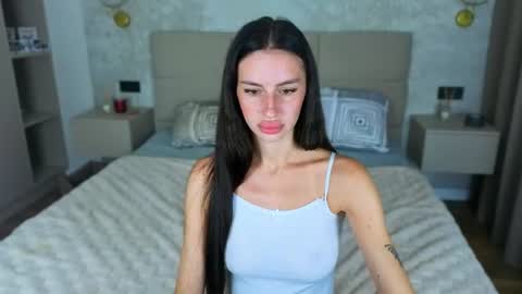 snow_whiteeex online show from August 13, 8:01 pm