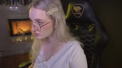 Ellie online show from August 2, 5:36 am