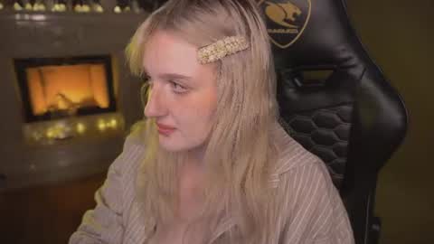 Ellie online show from August 2, 11:06 am