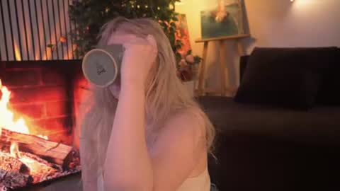 Ellie online show from August 4, 7:27 am