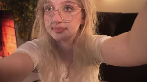 Ellie online show from August 4, 8:33 am