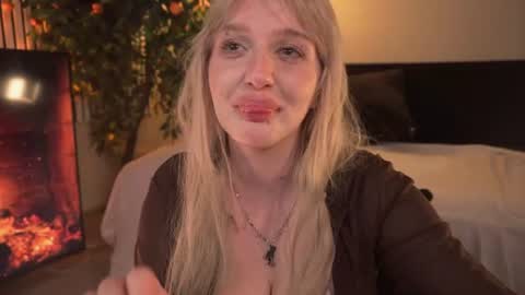 Ellie online show from August 4, 11:51 am
