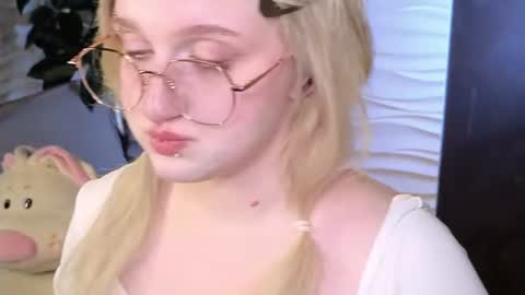 Ellie online show from August 7, 10:59 am