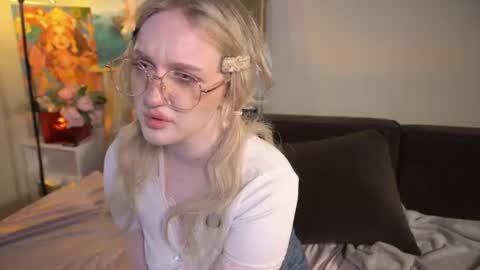 Ellie online show from August 8, 6:35 am