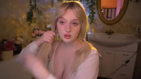 Ellie online show from August 12, 6:16 am