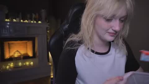 Ellie online show from August 13, 5:32 am