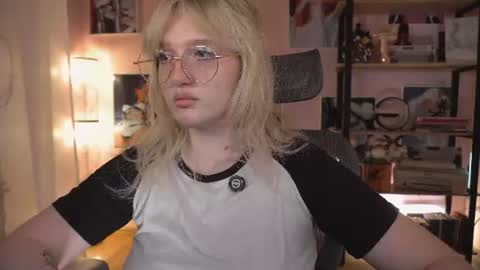 Ellie online show from August 14, 5:33 am